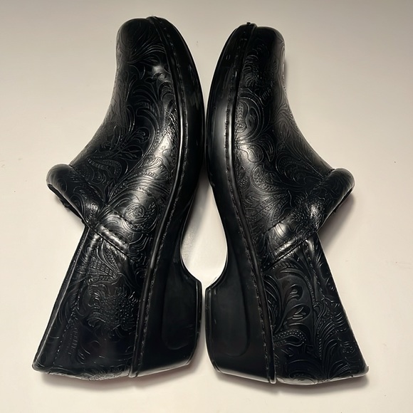 Yuu black tooled slip on shoes, excellent used custom, size 8M - Picture 5 of 5